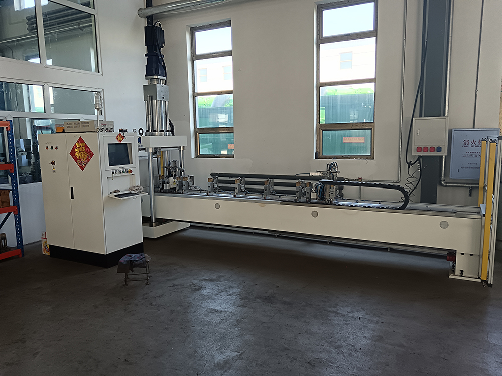 Automatic auger straightening machine