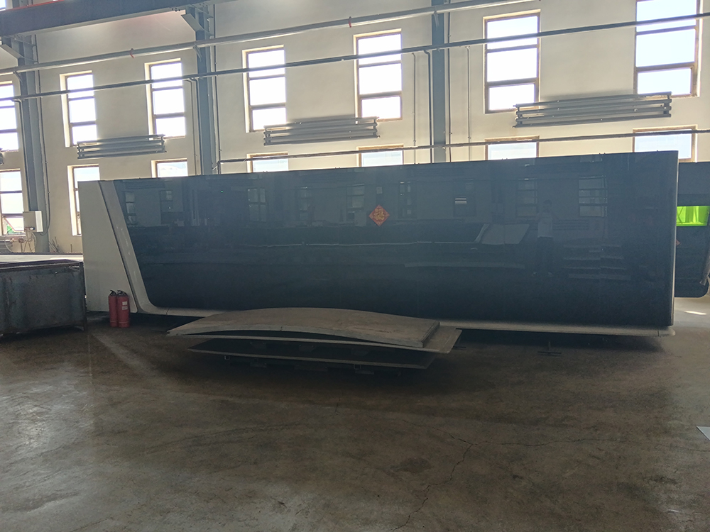 Ten thousand watt laser cutting machine